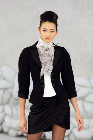 Illustration for article titled Fashion Show
